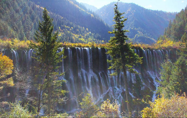 宽的瀑布是位于四川省九寨沟的哪个瀑布?