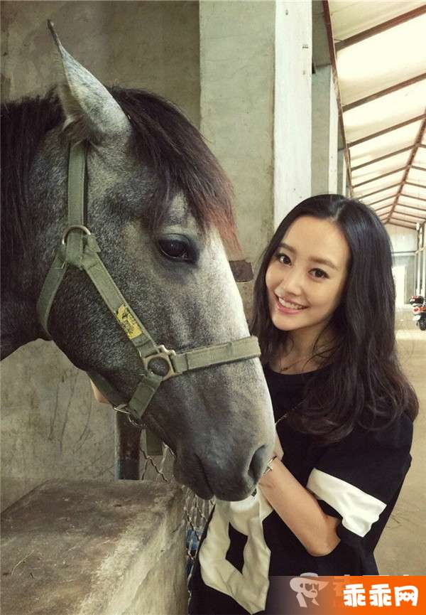 李纯年龄胸围多大 生活照曝光清纯如少女