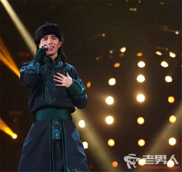 谢贤与张柏芝三子关系张柏芝带三儿子入住北京豪宅谢贤亲自接机三儿生